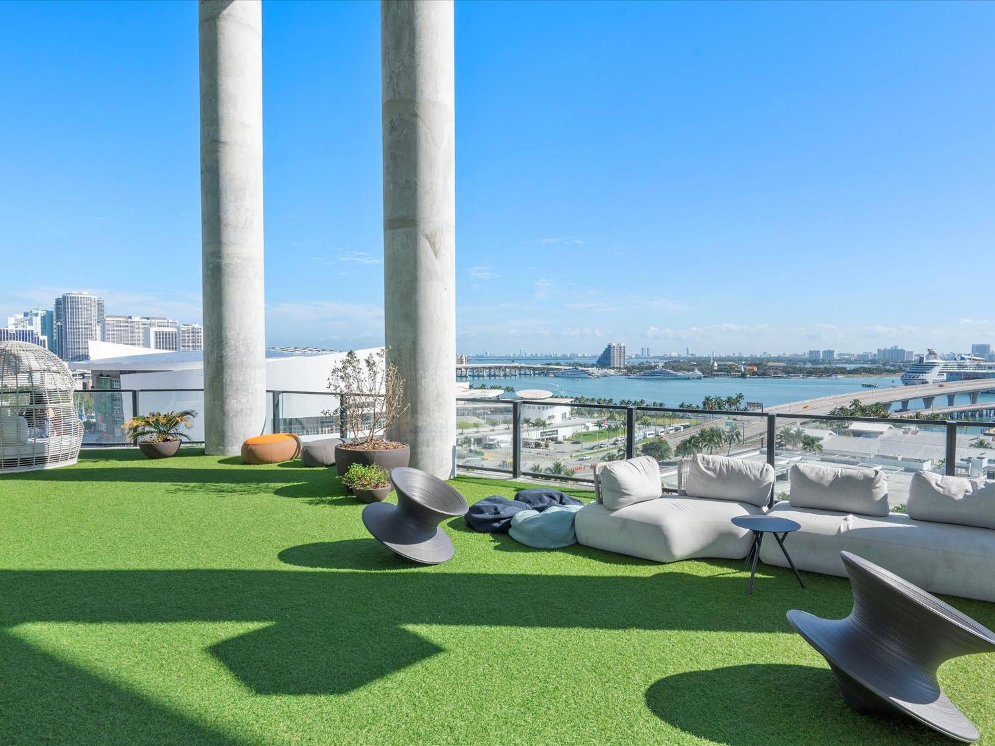 Apartment Mvr - Nights & Ocean Sights Await *